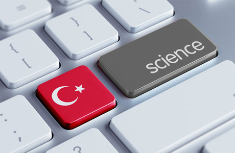 Computertastatur mit Taste „Wissenschaft" und und Flagge der Türkei - © Adobe Stock / xtock 