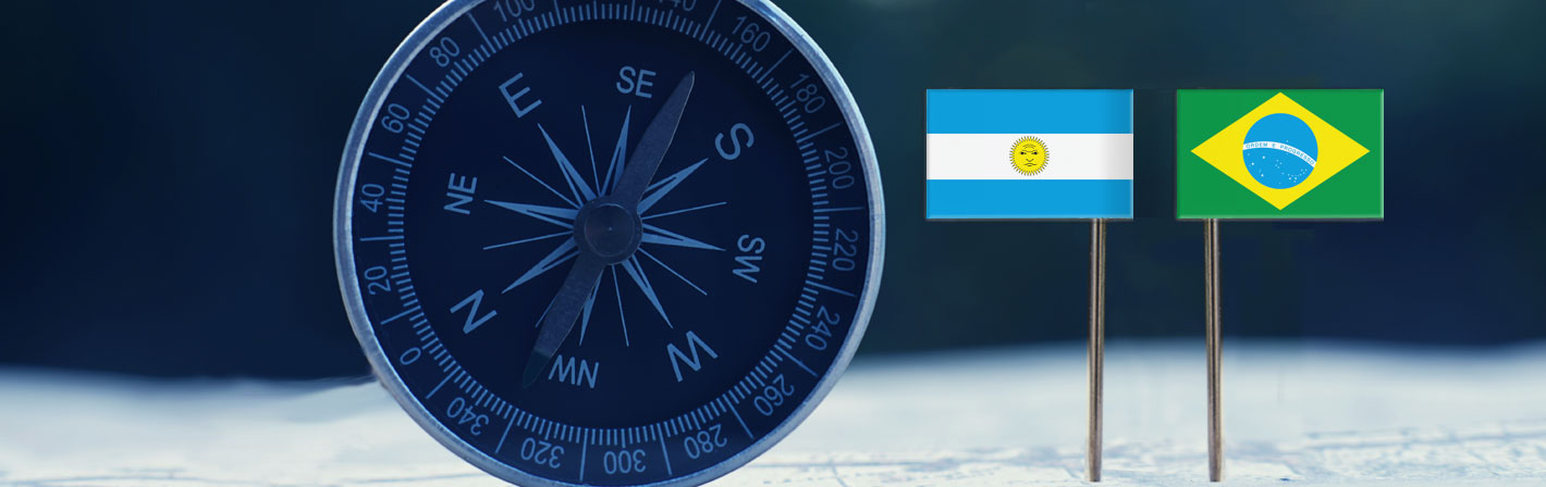 Kompass mit Flaggen Brasilien und Argentinien Kompass mit Flaggen Brasilien und Argentinien