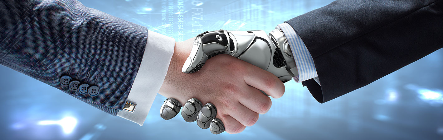 Händedruck zwischen menschlicher Hand und Roboterhand