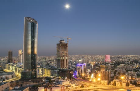 Ansicht von Amman bei Nacht - © Adobe Stock / Ayman 