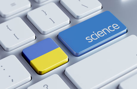 Computertastatur mit Taste „Wissenschaft" und Flagge der Ukraine - © Adobe Stock / xtock 
